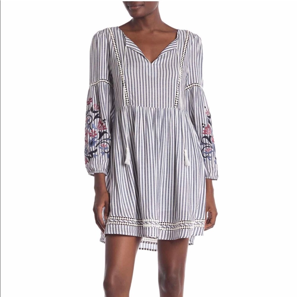 NWT cupcakes and cashmere long sleeve dress. Sz S